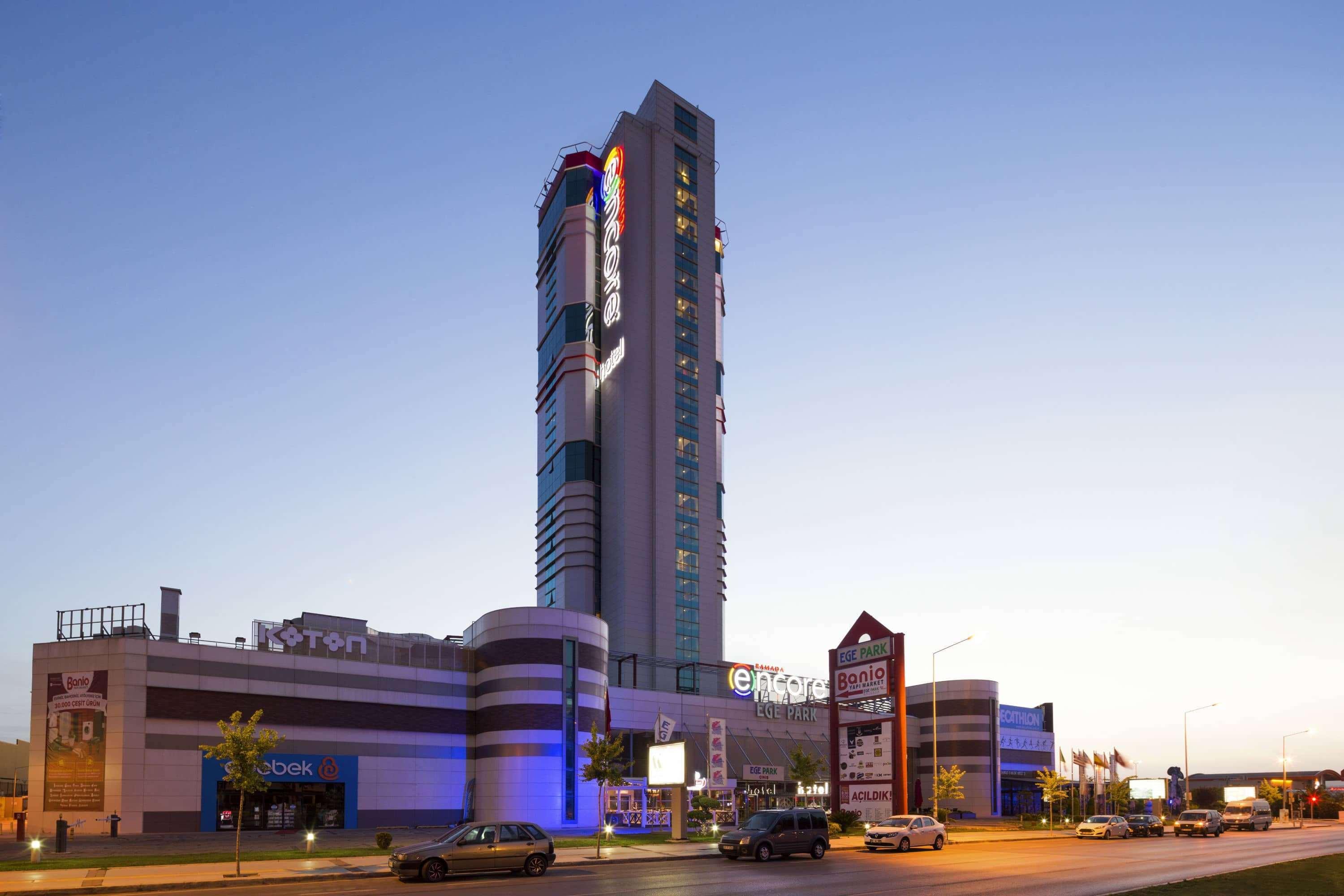 Ramada Encore By Wyndham İzmir Buitenkant foto