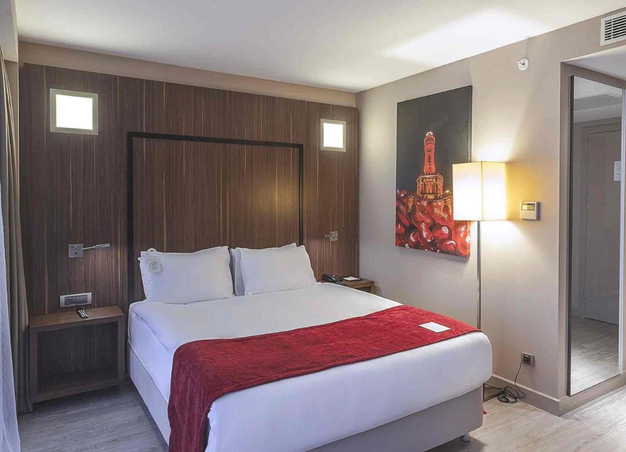 Ramada Encore By Wyndham İzmir Buitenkant foto