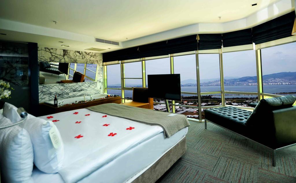 Ramada Encore By Wyndham İzmir Buitenkant foto