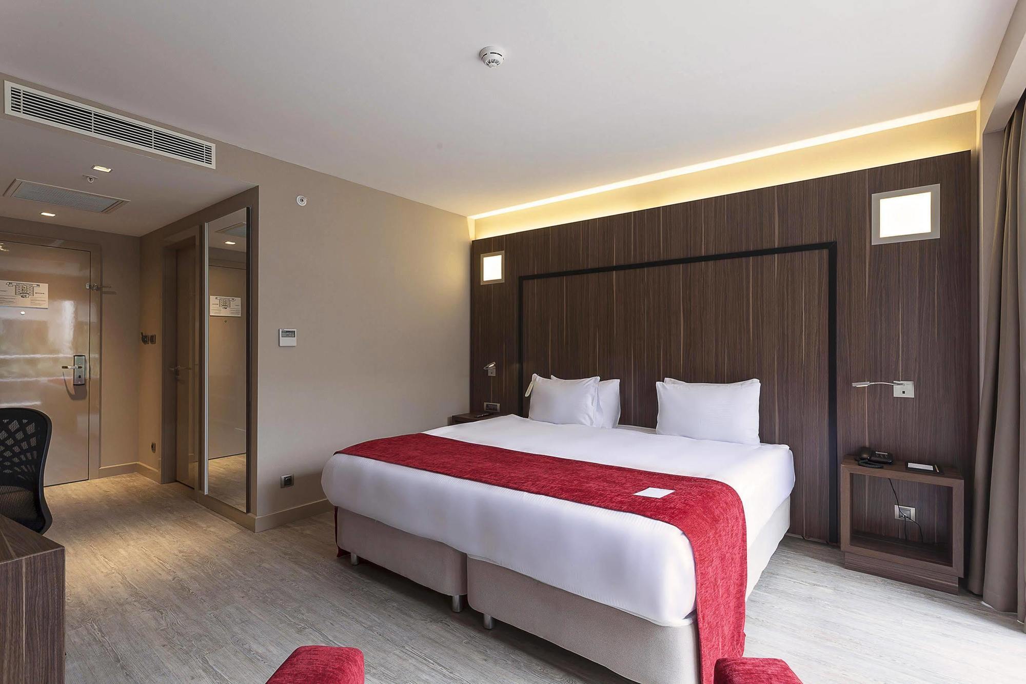Ramada Encore By Wyndham İzmir Buitenkant foto
